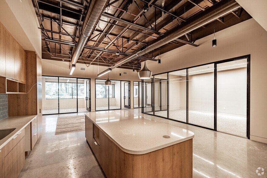 More Photos Of 200 E Baker St, Costa Mesa Loft Creative Space For Lease