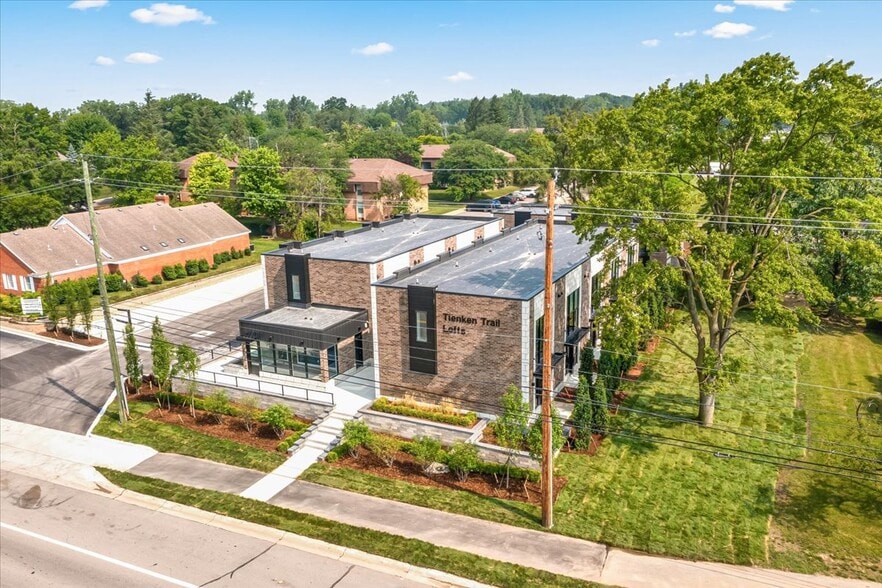 More Photos Of 460 W Tienken Rd, Rochester Hills Apartments For Sale