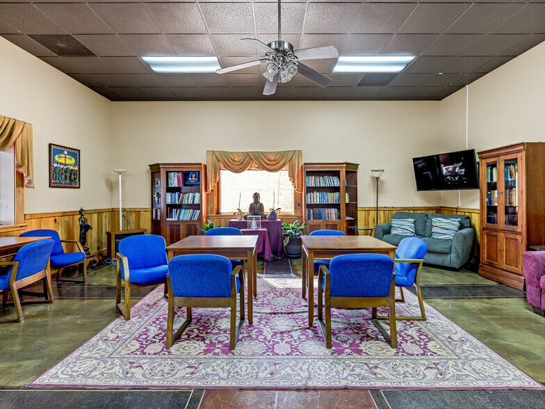 More Photos Of 271 Old Barn Rd, Hendersonville Medical For Sale