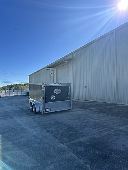 More Photos Of 3001 S Darla Ave, Gonzales Warehouse For Lease