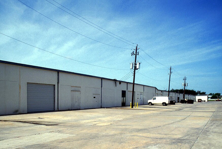 More Photos Of 1700-1750 W Sam Houston Pky N, Houston Unknown For Lease