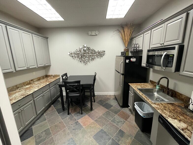 More Photos Of 8505 Technology Forest Pl, The Woodlands Office For Sale