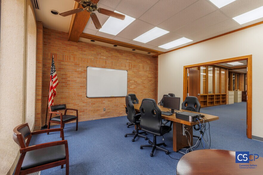 More Photos Of 855 W Ash Ave, Duncan Office For Sale