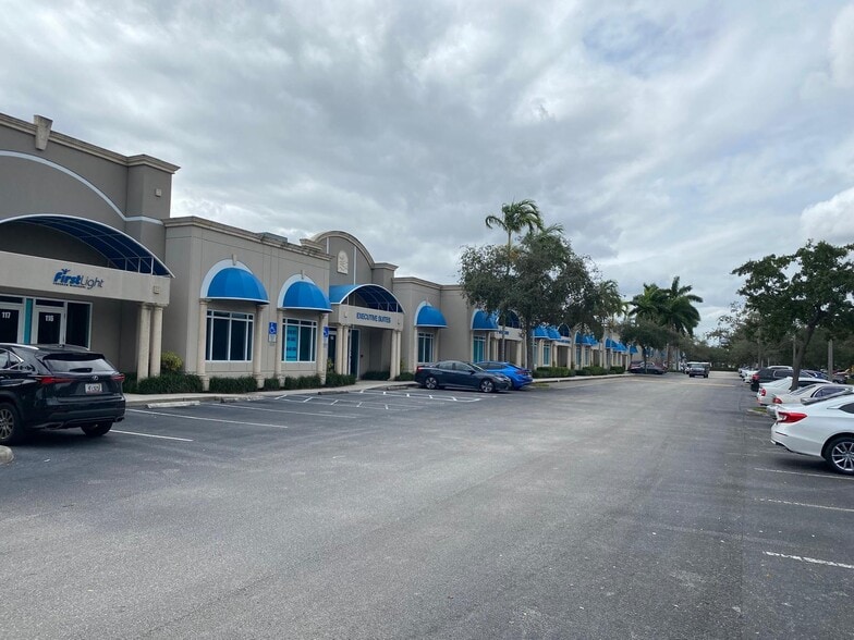 More Photos Of 2800 W State Road 84, Fort Lauderdale Showroom For Sale