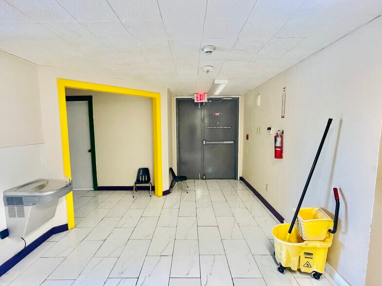 More Photos Of 7338 McHenry St, Houston Storefront Retail Office For Sale