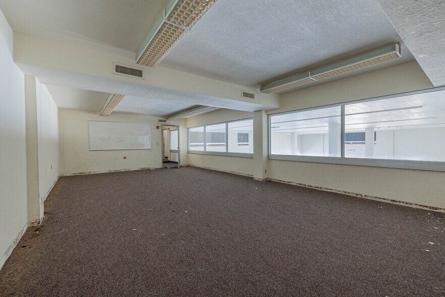 More Photos Of 1102 Broadway St, Lubbock Office For Sale