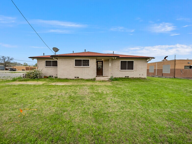 More Photos Of 612 N Third Street, Princeton Office For Sale