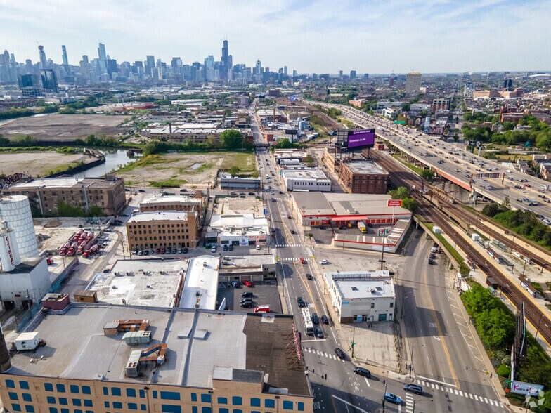 More Photos Of 1940-1952 N Elston Ave, Chicago Freestanding For Lease