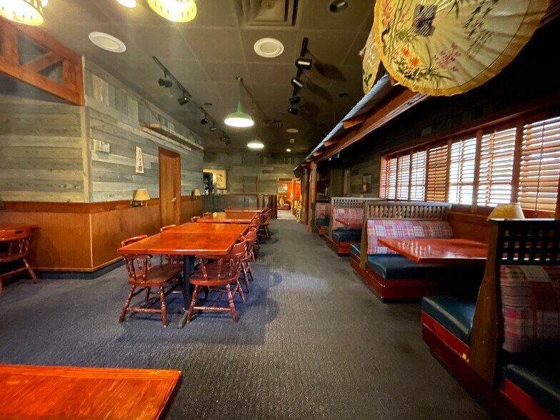 More Photos Of 2319 W Loop 250 N, Midland Flex For Sale