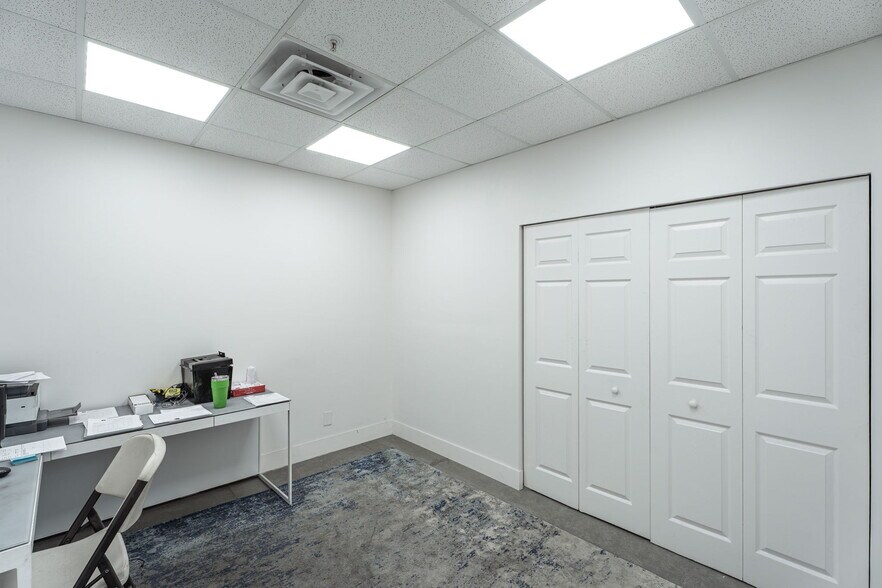 More Photos Of 3520 Old Metro Pky, Fort Myers Warehouse For Lease