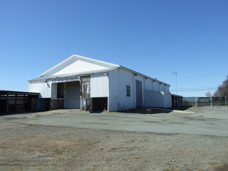 More Photos Of 460 Limestone Rd, Oxford Freestanding For Sale