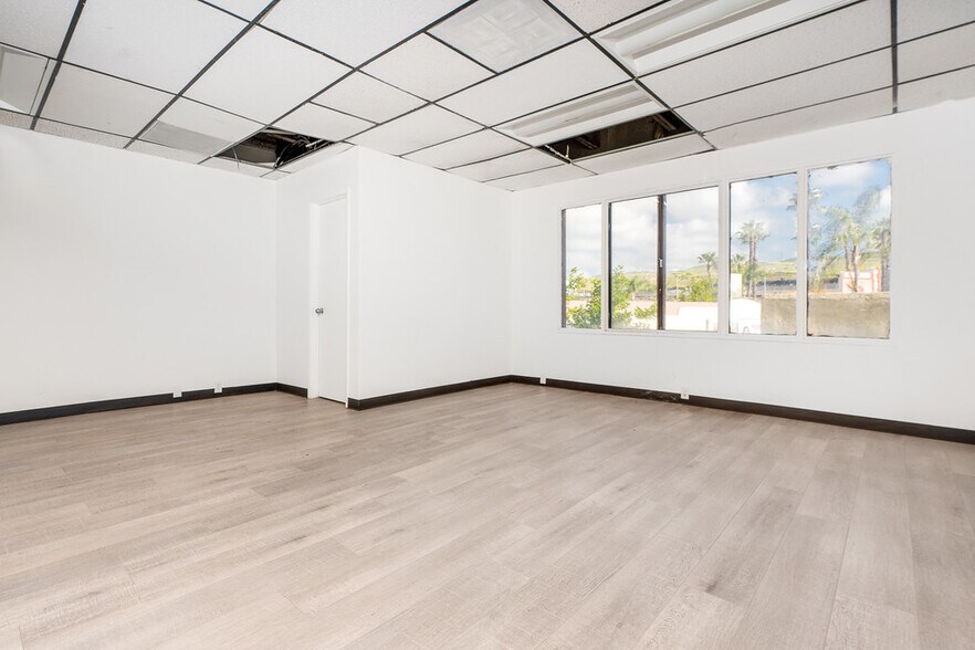 More Photos Of 4650 Border Village Rd, San Ysidro Office For Lease