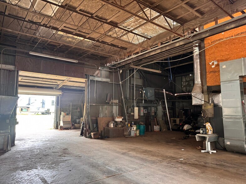 More Photos Of 4001 Bruhin Rd, Knoxville Warehouse For Sale