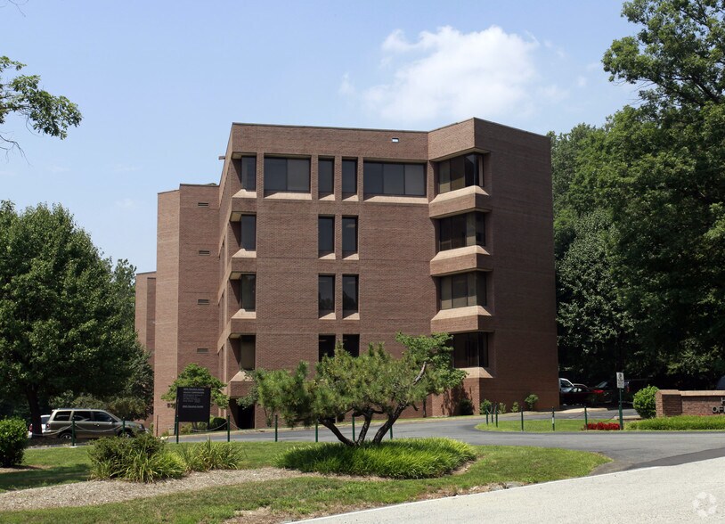 More Photos Of 5252 Cherokee Ave, Alexandria Schools For Lease