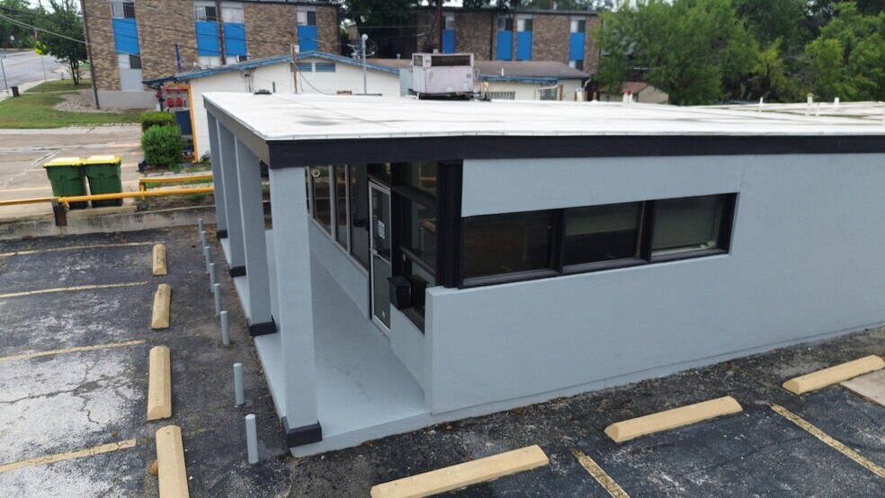 More Photos Of 2810 Hillcrest Dr, San Antonio Freestanding For Lease