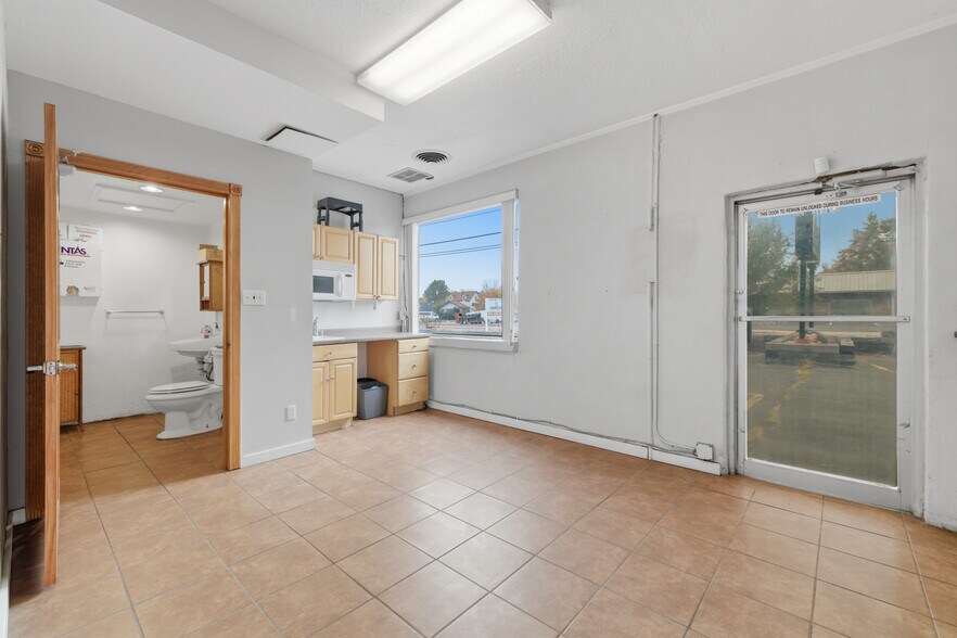 More Photos Of 9685-9695 W 44th Ave, Wheat Ridge Auto Repair For Lease