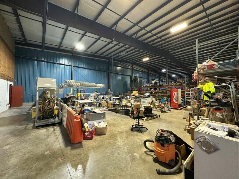 More Photos Of 1301 Industrial Park Rd, Mountain Grove Warehouse For Sale