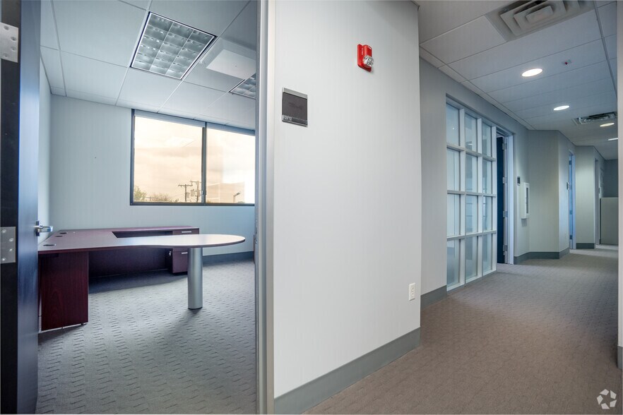 More Photos Of 3801 Hulen St, Fort Worth Office For Lease