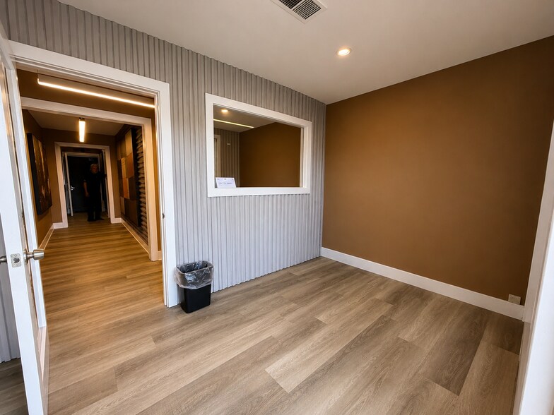 More Photos Of 6633 Valjean Ave, Van Nuys Coworking Space