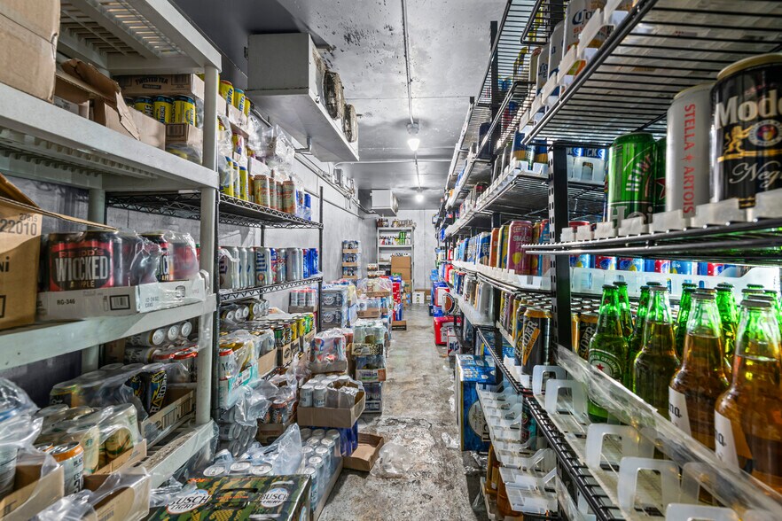 More Photos Of 7512 E 9 Mile Rd, Warren Convenience Store For Sale