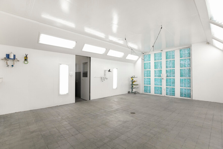 More Photos Of 10837 Burbank Blvd, North Hollywood Auto Repair For Sale