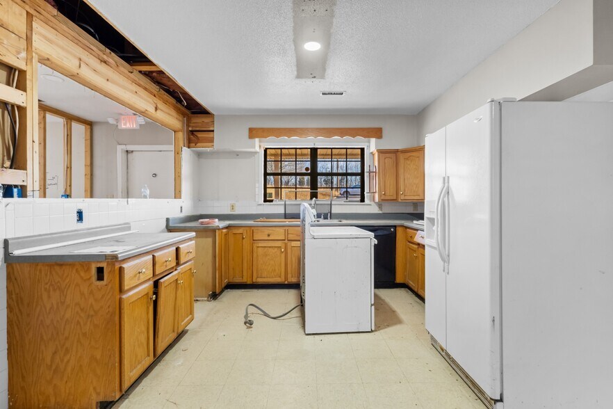 More Photos Of 2425 Highway 41A Byp, Clarksville Light Distribution For Sale