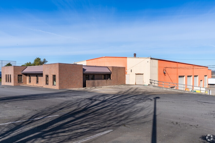 More Photos Of 6455 NE Columbia Blvd, Portland Warehouse For Lease
