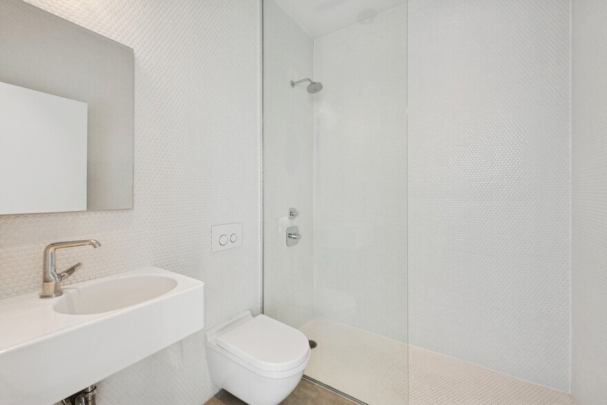 More Photos Of 2058 W Grand Ave, Chicago Loft Creative Space For Sale