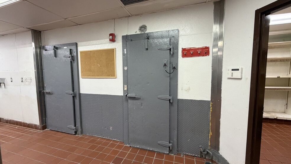 More Photos Of 2124-2162 Merrick Ave, Merrick Unknown For Lease