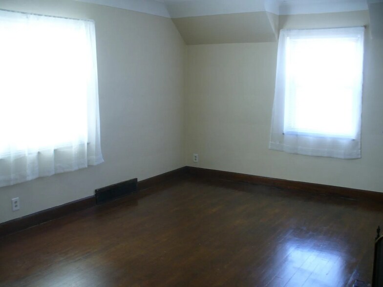 More Photos Of 4494-96 W Jefferson Ave, Ecorse Multifamily For Sale