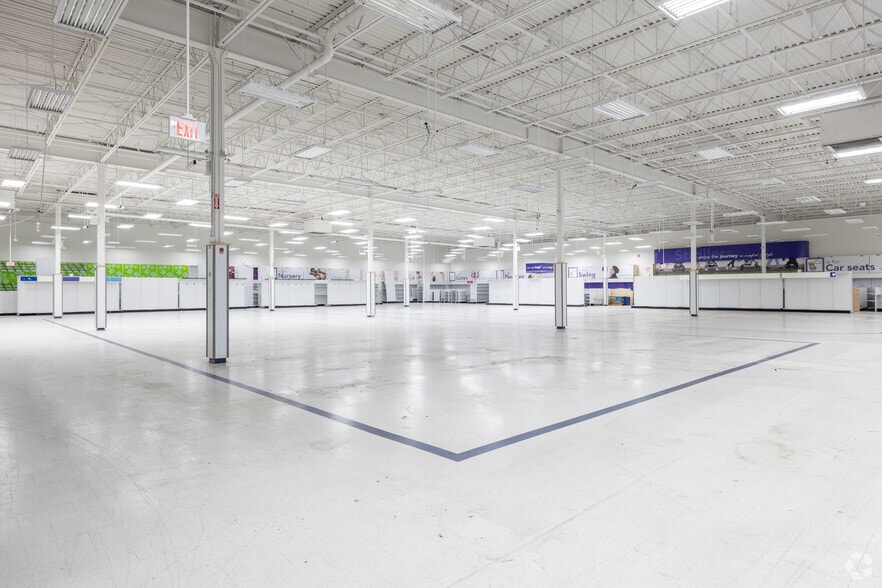 More Photos Of 3742 Innes Rd, Ottawa Unknown For Lease