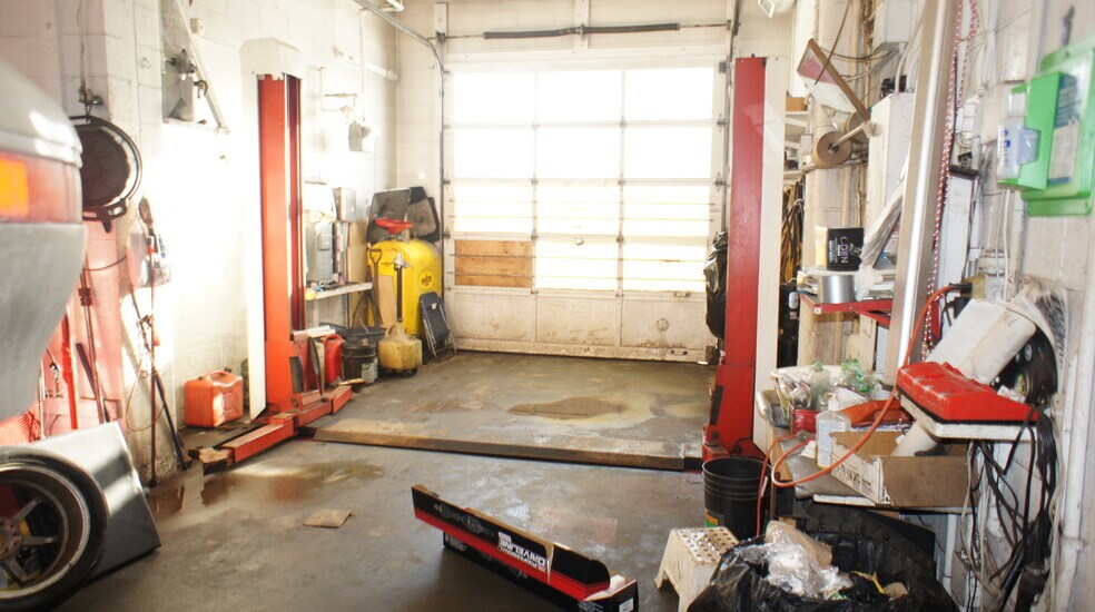 More Photos Of 9145 156 St NW, Edmonton Auto Repair For Sale