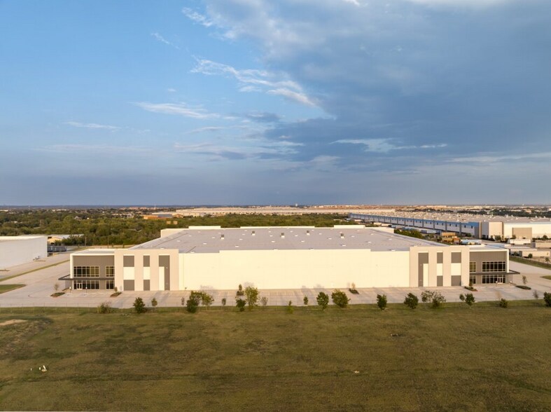 More Photos Of 2152 Cantrell Sansom Rd, Fort Worth Unknown For Lease