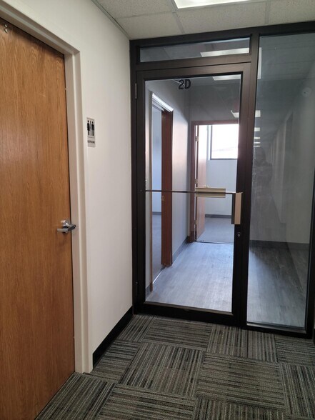 More Photos Of 5618-5624 6th Ave, Kenosha Office For Lease