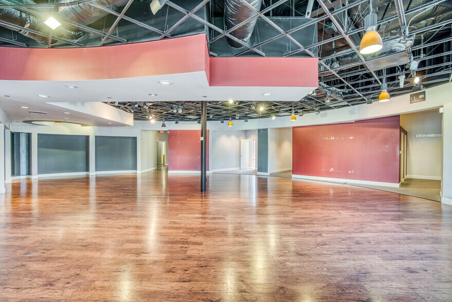 More Photos Of 7075 N West Ave, Fresno Freestanding For Lease