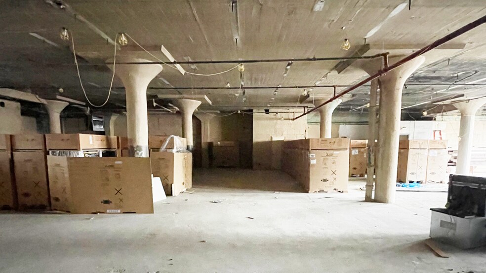 More Photos Of 394 McGuinness Blvd, Brooklyn Warehouse For Lease