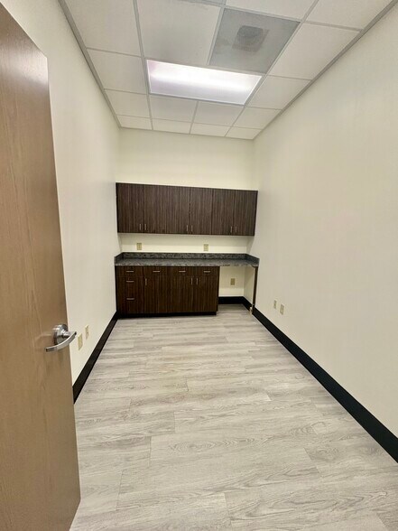 More Photos Of 2287 Henry Tecklenburg Dr, Charleston Office For Lease