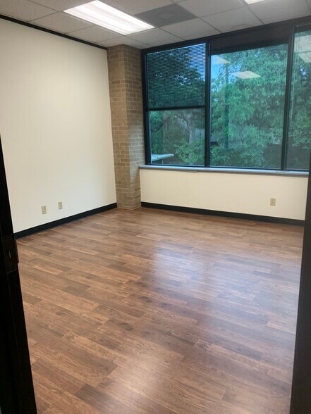 More Photos Of 9300 Jollyville Rd, Austin Office For Lease