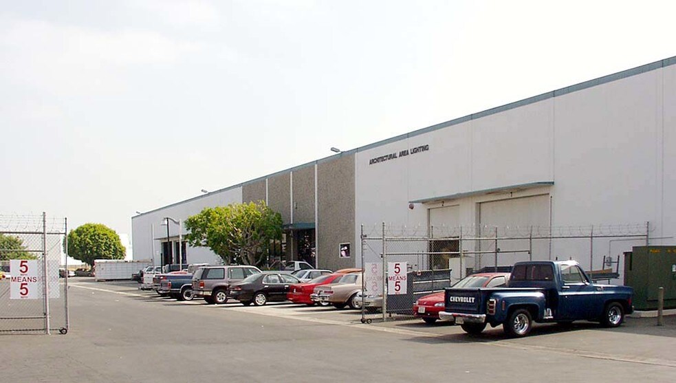 More Photos Of 14245-14249 Artesia Blvd, La Mirada Distribution For Lease