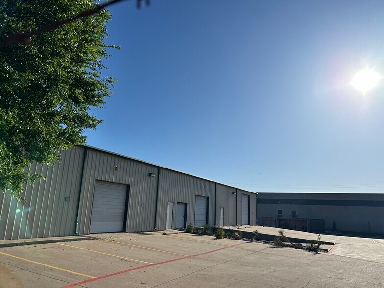 More Photos Of 7307 Business Pl, Arlington Warehouse For Lease