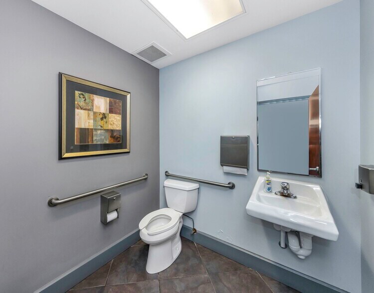 More Photos Of 2346 Drew St, Clearwater Office For Sale