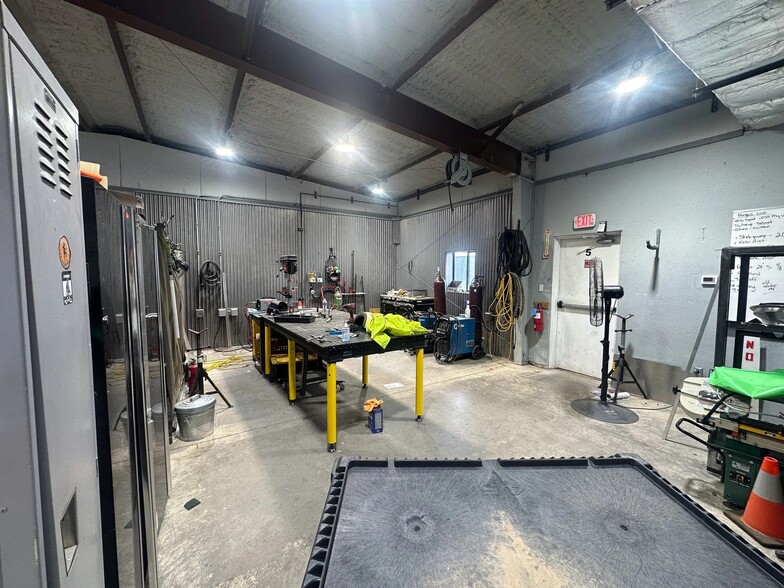 More Photos Of 7777 E Valencia Rd, Tucson Warehouse For Sale