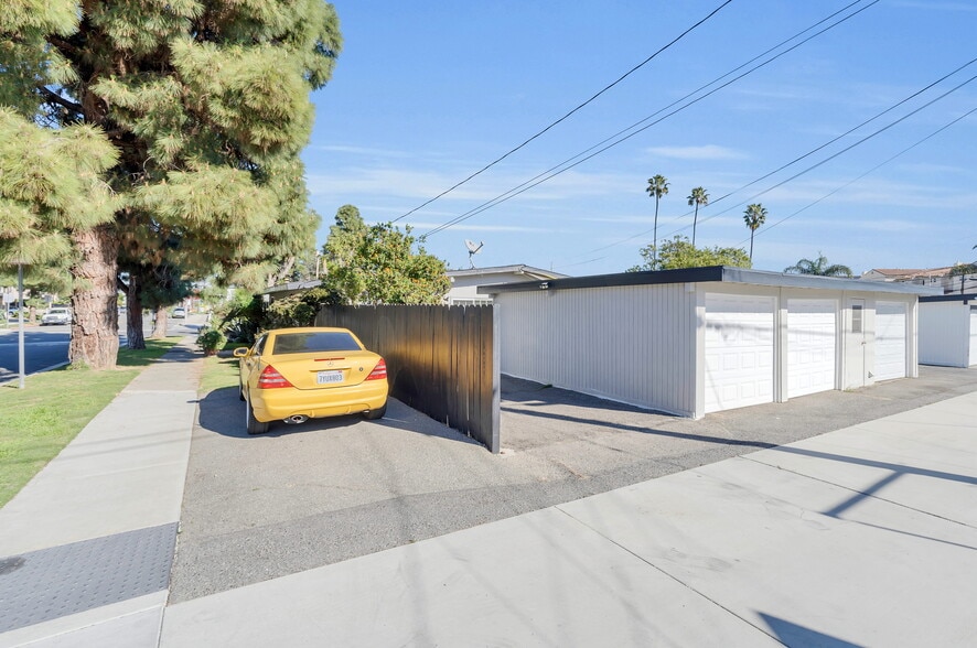 More Photos Of 425 Ford Rd, Costa Mesa Multifamily For Sale