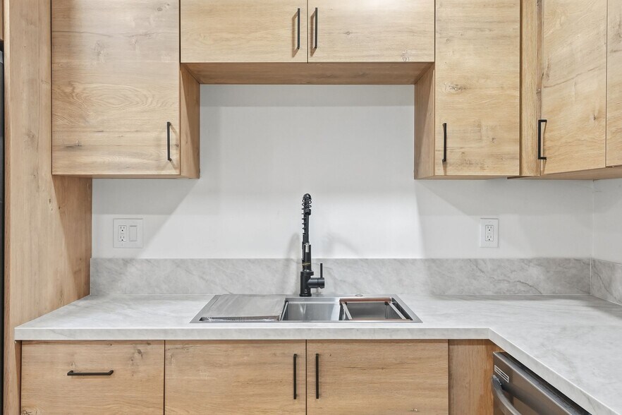 More Photos Of 5067 Alumni Pl, San Diego Multifamily For Sale