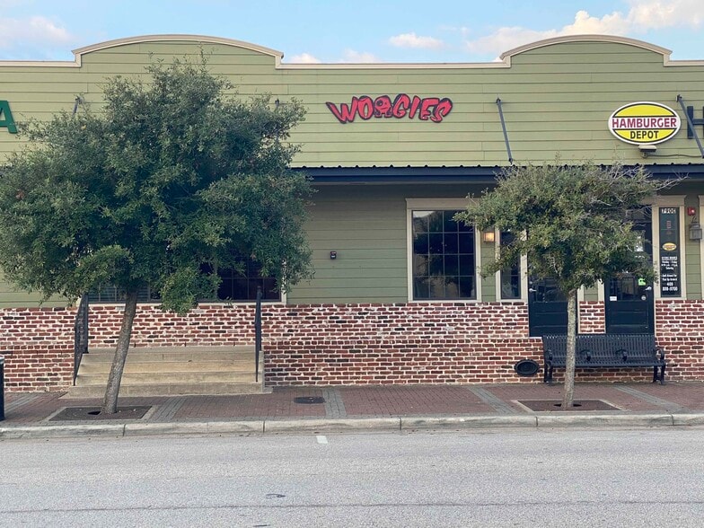 More Photos Of 790 Neches, Beaumont Restaurant For Lease