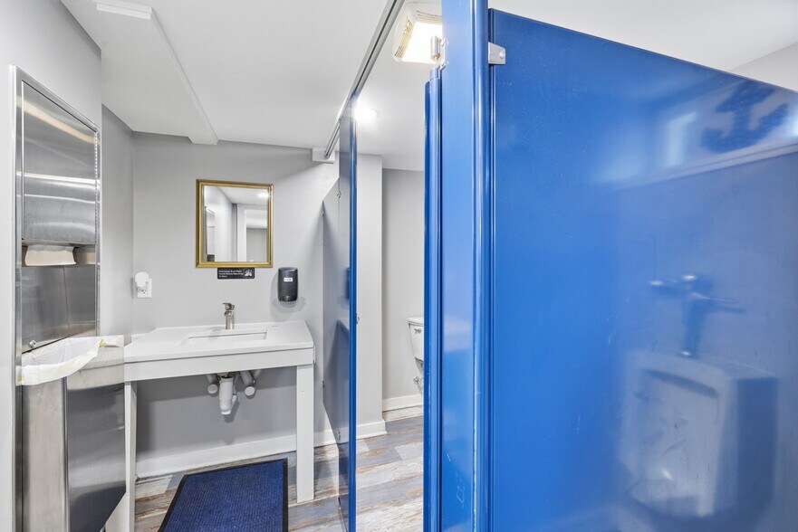 More Photos Of 20658 Wilkins Ave, Rock Hall Restaurant For Sale