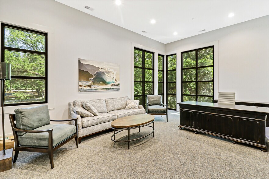 More Photos Of 10 Park Ln, Hilton Head Island Office For Sale