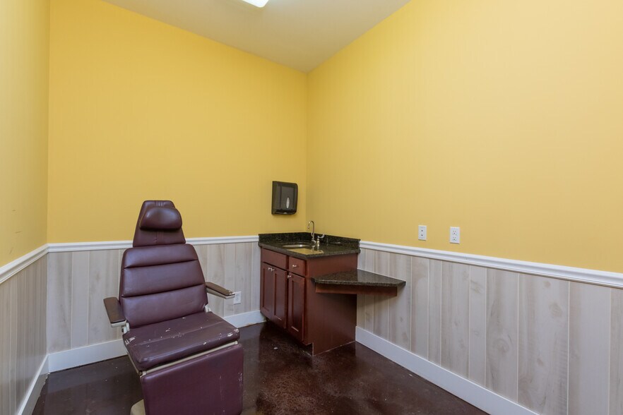 More Photos Of 100 S Greentree Ln, Foley Medical For Sale