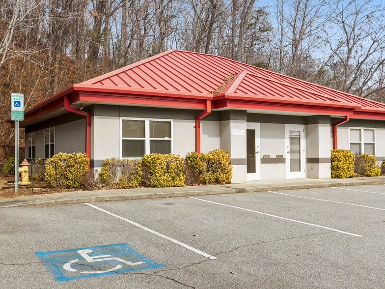 More Photos Of 1070 Tunnel Rd, Asheville Office For Sale
