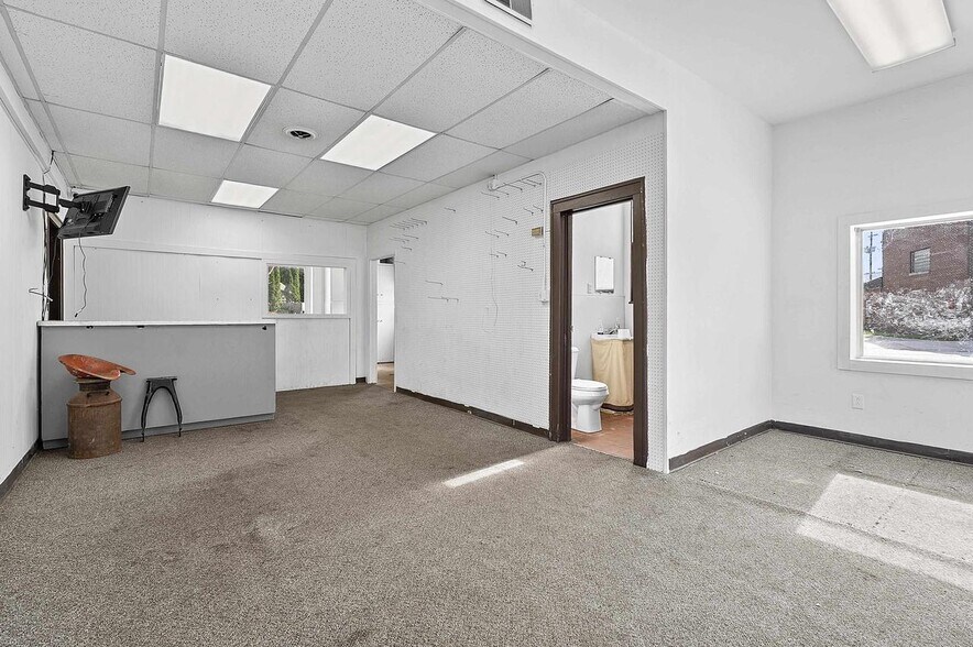More Photos Of 201 E Green Bay St, Bonduel Service Station For Sale